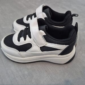 baby GAP kids sneakers velcro shoelaces vegan leather black white size 7